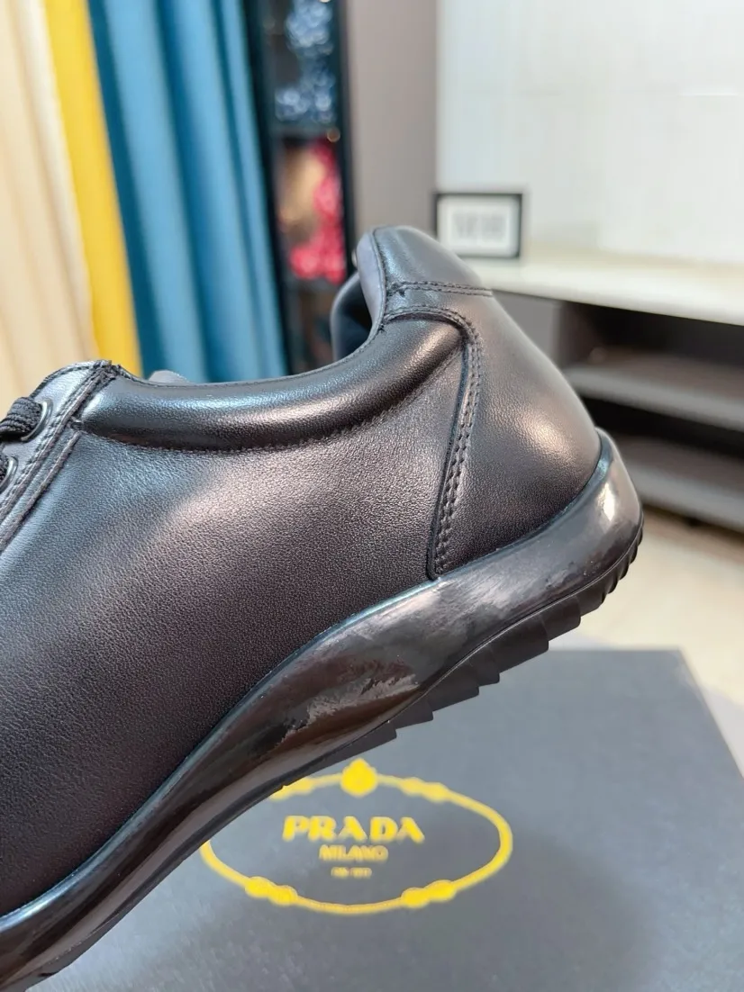 Men's shoes 💰560🌹🌹 High-quality new men's shoes 💰prada (Prada) counters are on the market at the same time. The new men's shoes and 😘fabrics are selected from imported mesh and glue-spraying technology. Imported cowhide lining. 👍🏿High-end☄️Open-molded non-slip rubber outsole, exquisite lines, simple and elegant, comfortable and high-end for leisure travel. Code number: 38 to 44